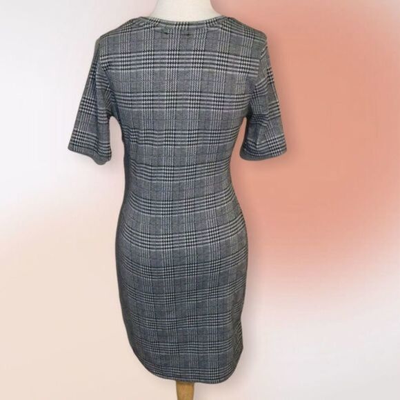 IRIS Black and White Body Con Houndstooth Plaid Short Sleeve Dress Size S NWT - Picture 6 of 12